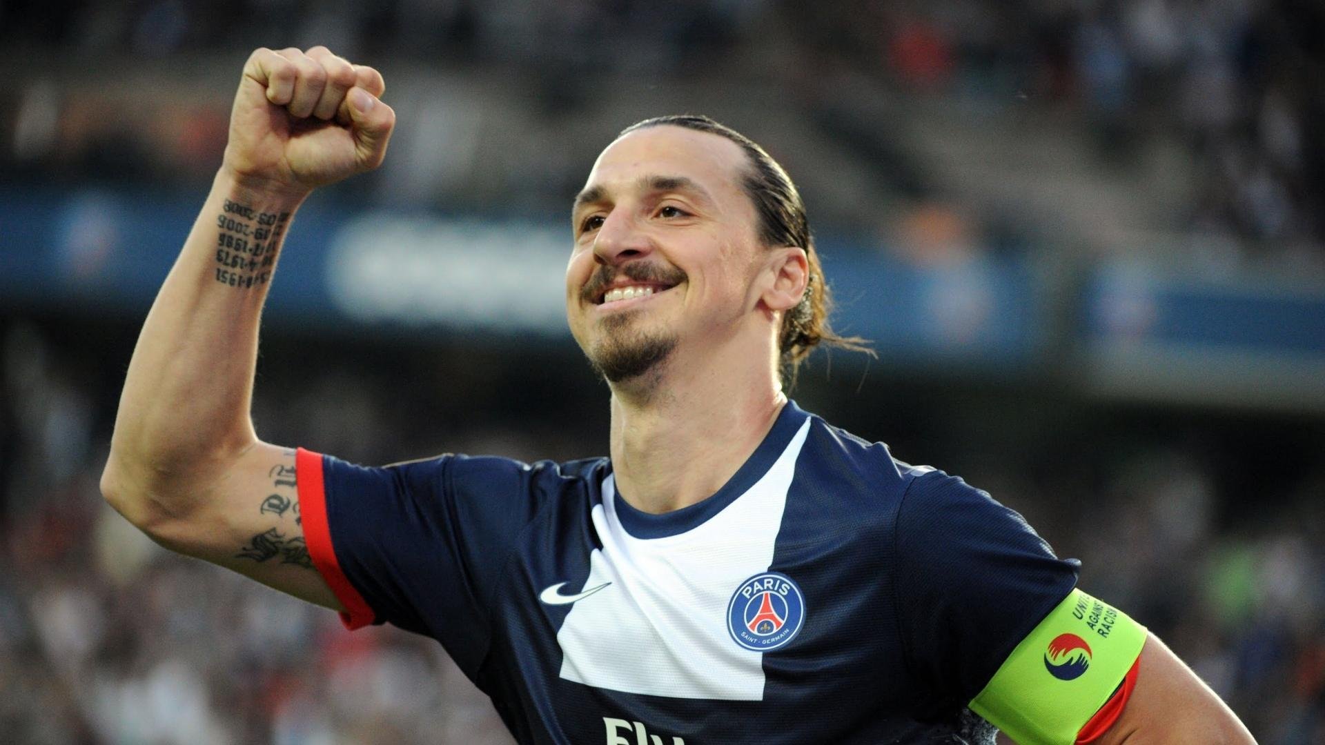 WRC粉丝狂欢：现场氛围与观赛体验，crew粉丝