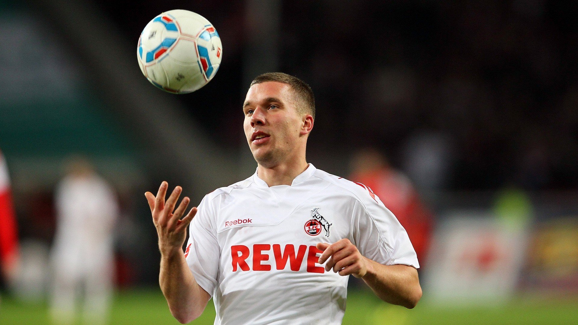 _本周最佳比赛：华丽攻防展现极致技巧_，华丽攻击