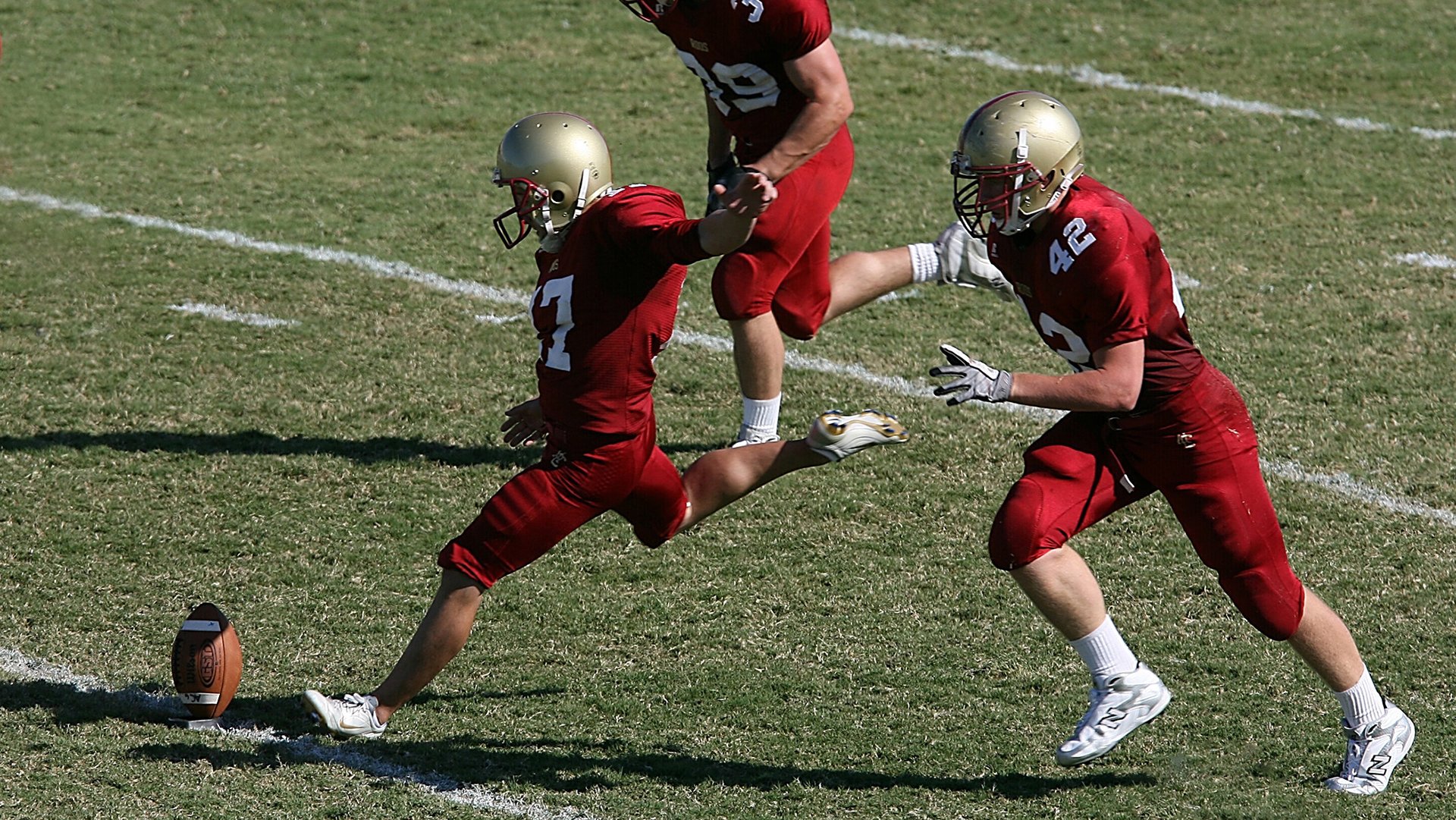 “青训场地引入高科技设备，提升训练水平”，青训的要求