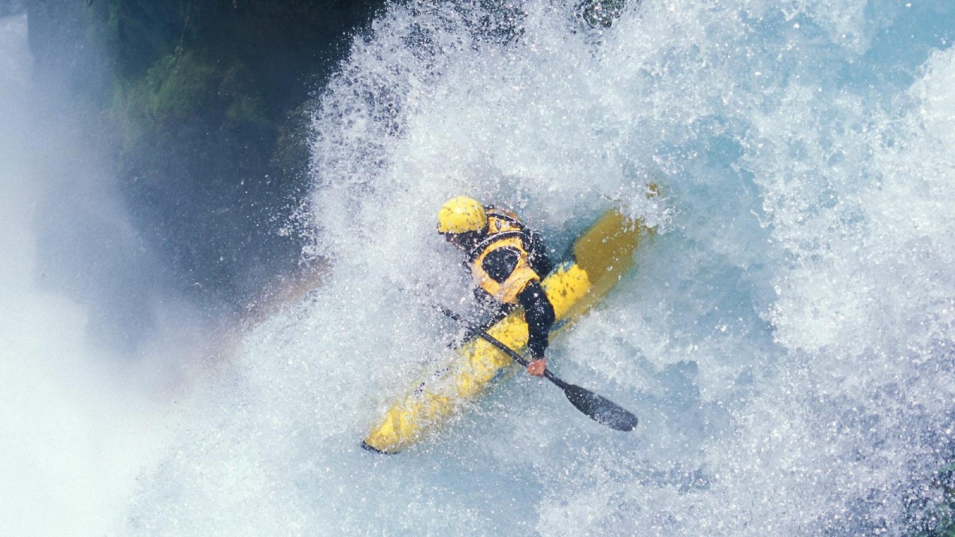 球迷狂欢:疯狂应援背后的动人故事,疯狂球迷冲进球场
